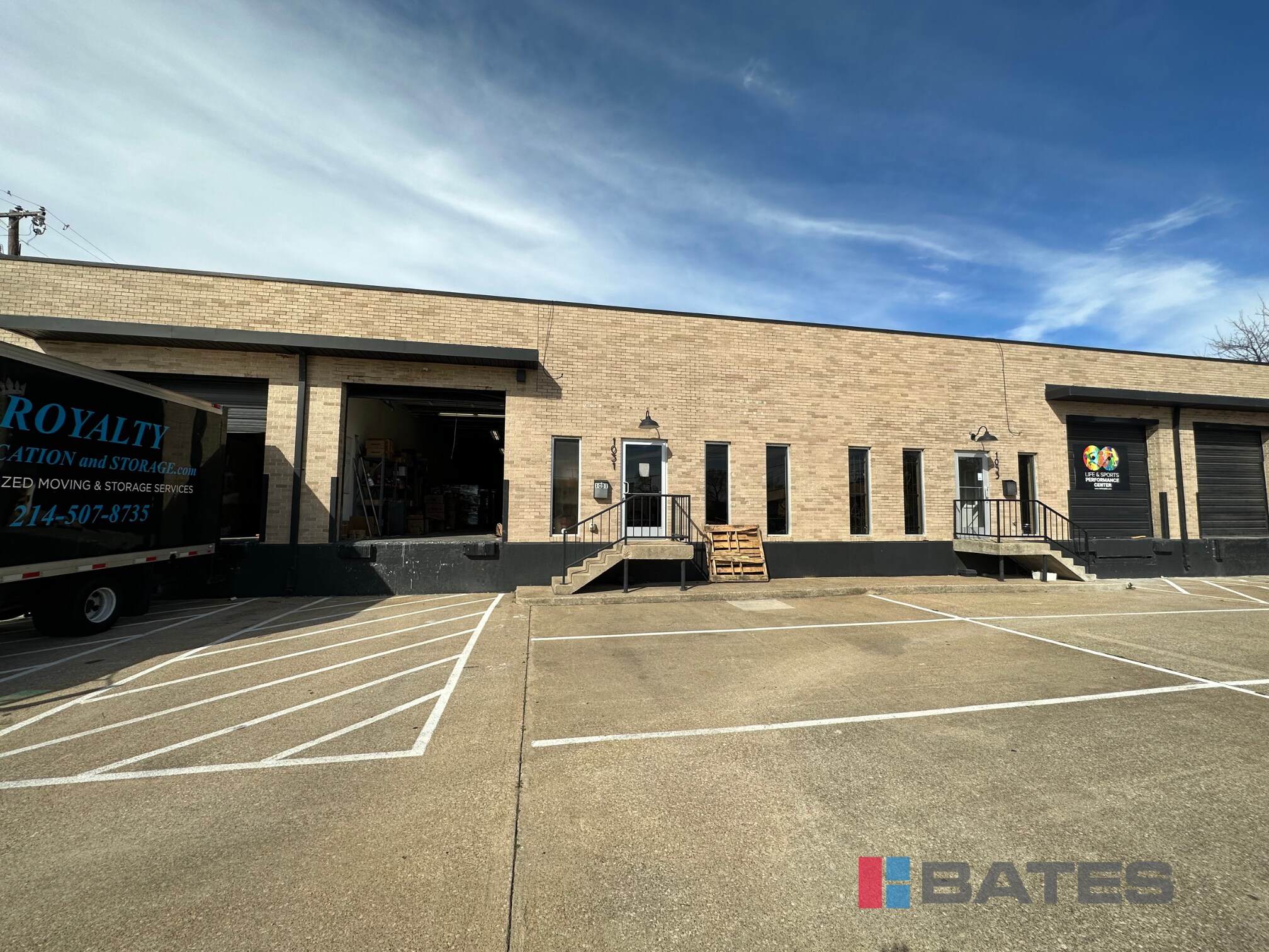 1031 Quaker St, Dallas, TX for lease Building Photo- Image 1 of 7