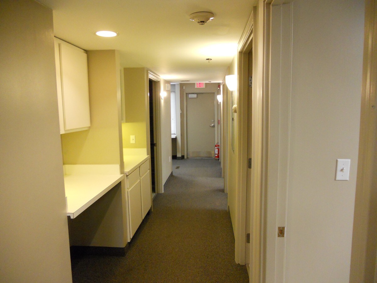 1 Roosevelt Ave, Peabody, MA 01960