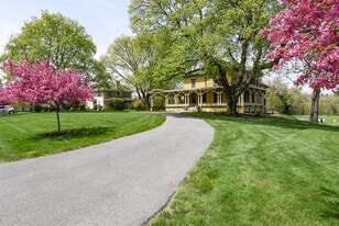 827 Philadelphia Ave, Chambersburg PA - Airbnb Property