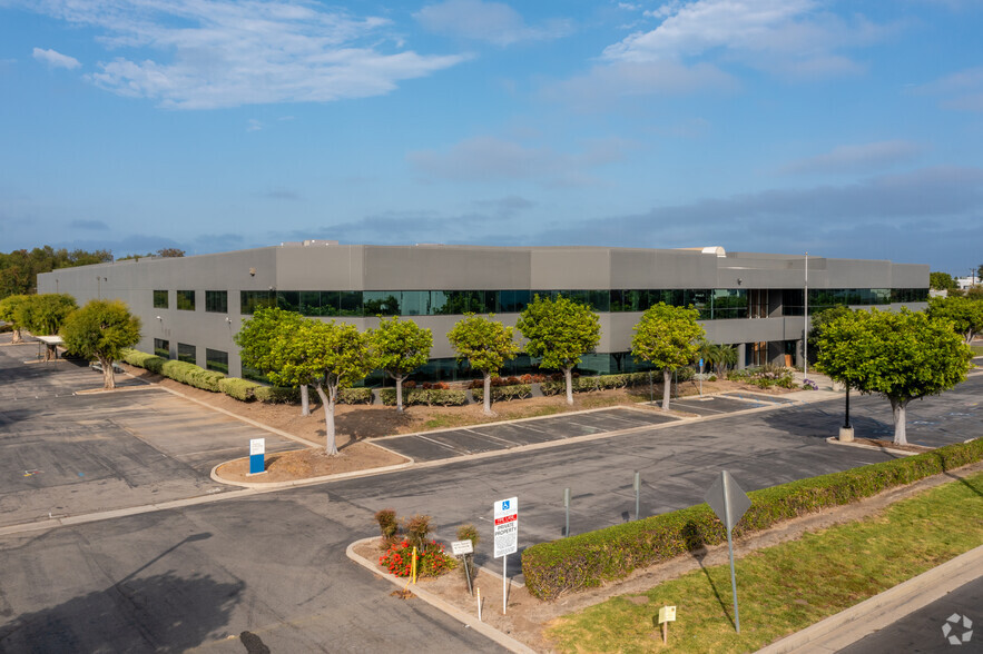 1382 Bell Ave, Tustin, CA for sale - Primary Photo - Image 1 of 1