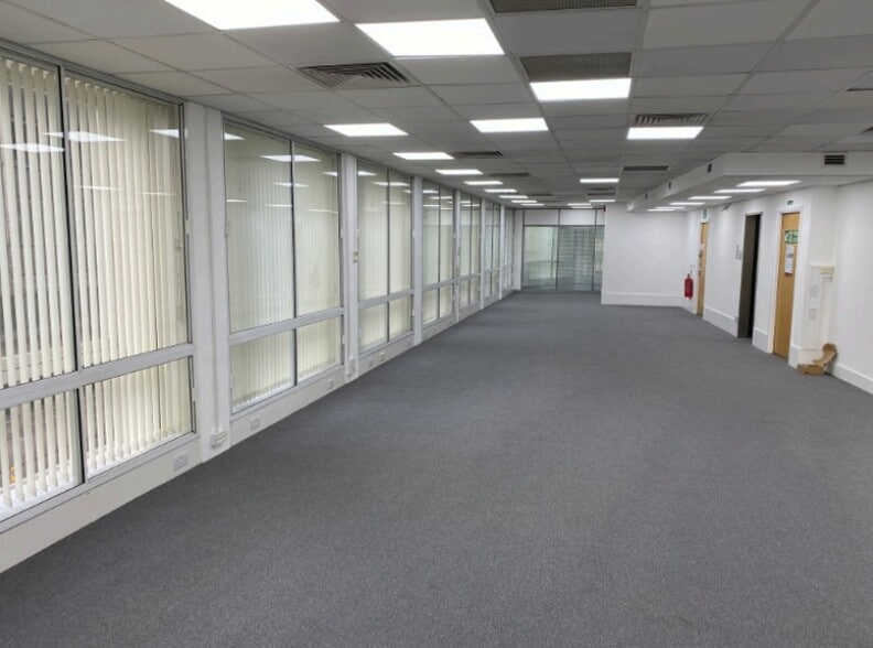 69 Southwark Bridge Rd, London for lease - Interior Photo - Image 1 of 2