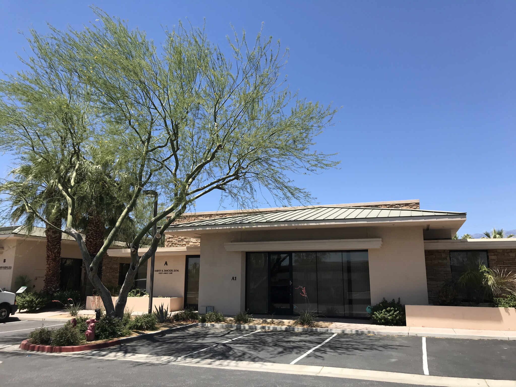 74000 Country Club Dr, Palm Desert, CA for sale Building Photo- Image 1 of 1