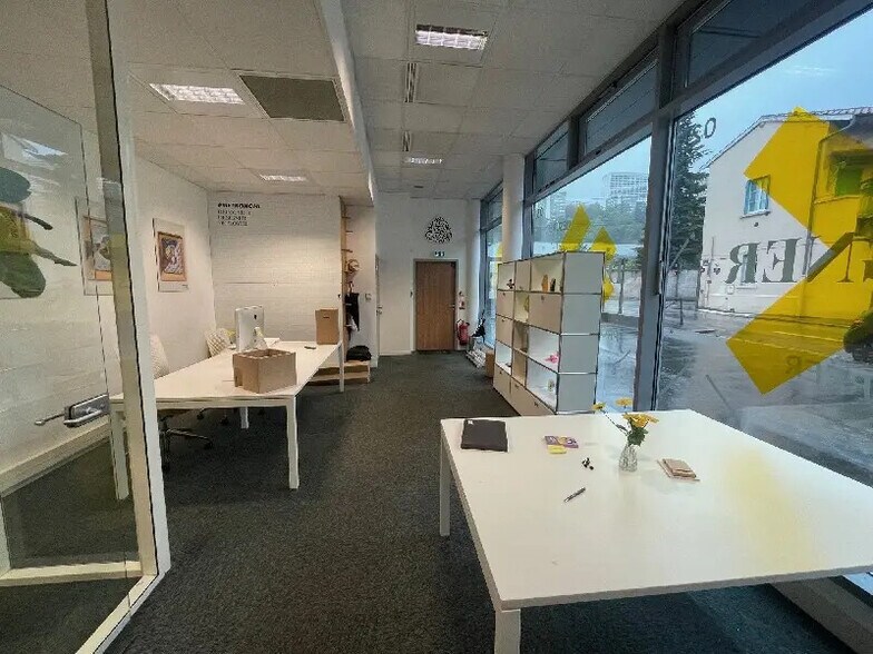 Office in Lyon for lease - Interior Photo - Image 2 of 8