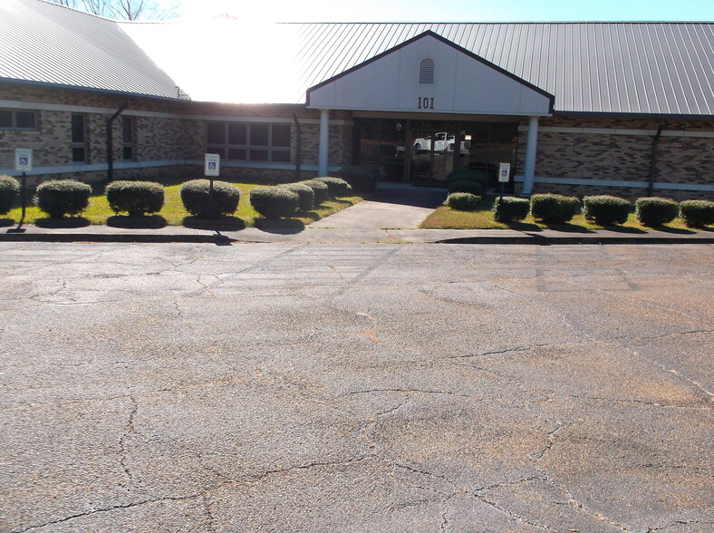 101 Hospital Dr, Tylertown, MS for sale - Building Photo - Image 2 of 6