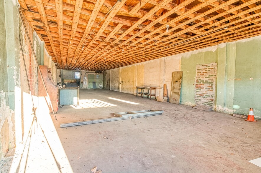 119 Cherry, Florence, AL for lease - Interior Photo - Image 2 of 4