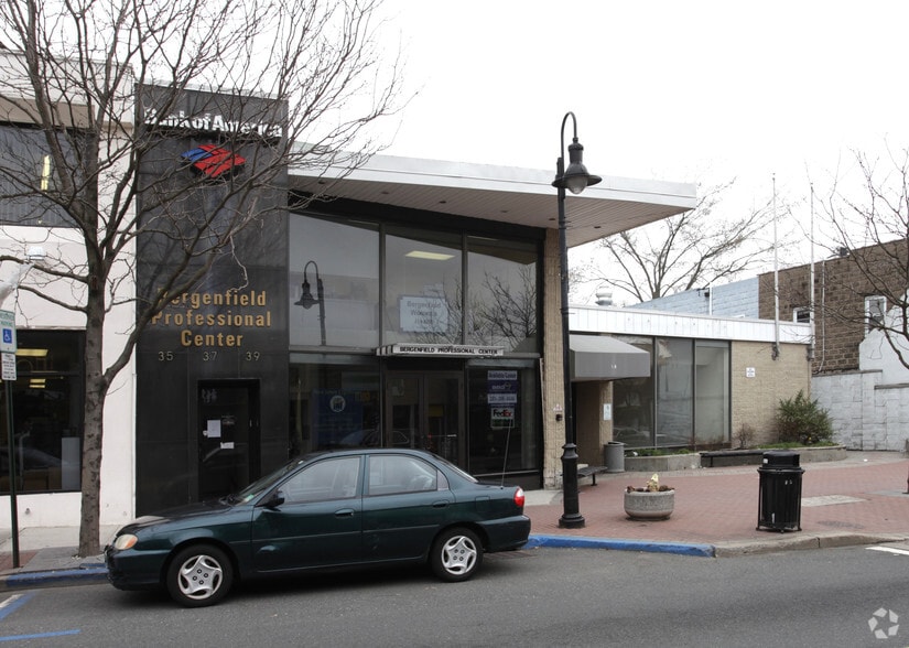 3739 S Washington Ave, Bergenfield, NJ 07621