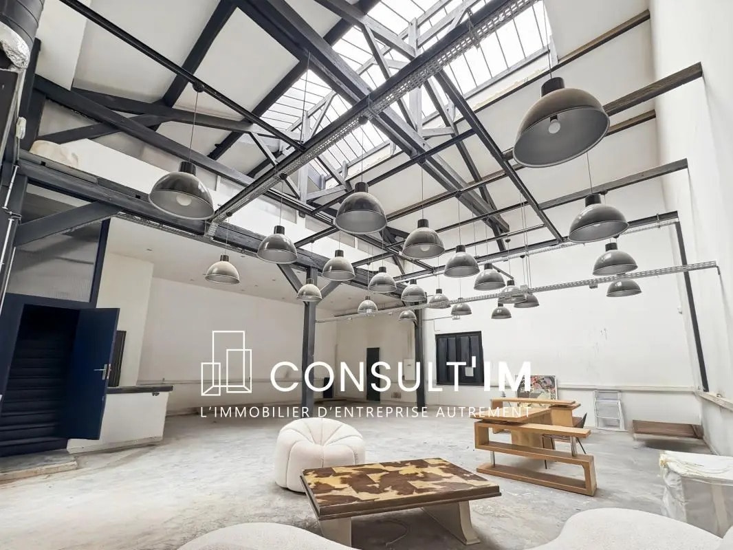 Office in Paris for sale Building Photo- Image 1 of 8