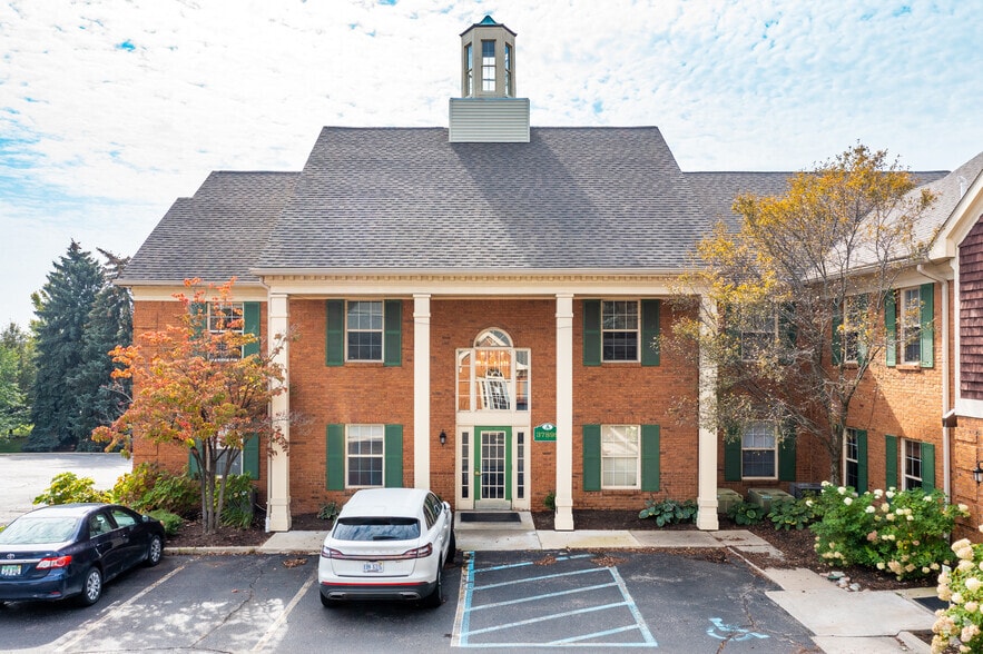 37899 W 12 Mile Rd, Farmington Hills, MI for lease - Building Photo - Image 2 of 5