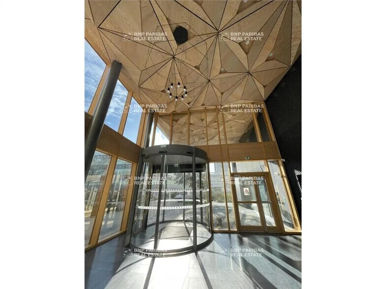 Office in Nantes for lease - Lobby - Image 3 of 14