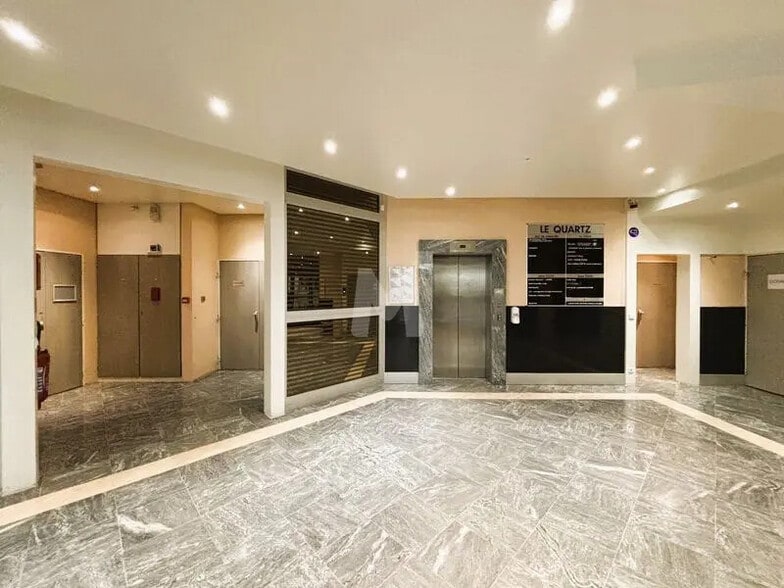 58 Chemin De La Justice, Châtenay-Malabry for sale - Lobby - Image 2 of 8