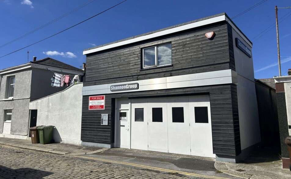 253 Wyndham Ln, Plymouth for sale - Building Photo - Image 1 of 8