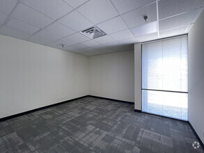 3700 Fredericksburg Rd, San Antonio, TX for lease Interior Photo- Image 2 of 6