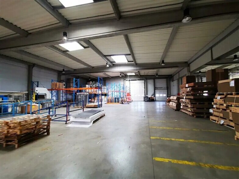 Industrial in Sainghin-en-Mélantois for lease - Interior Photo - Image 3 of 6