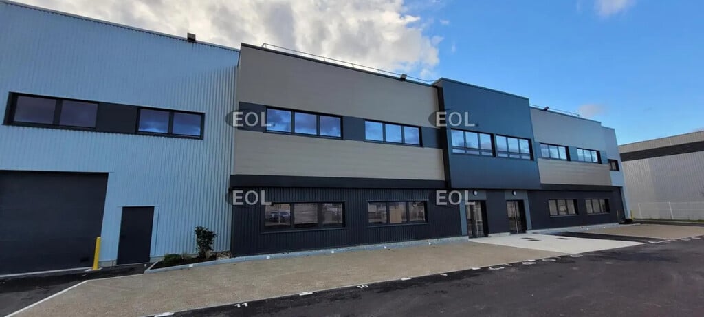 Location Local d'activités 525 m² - Photo 1