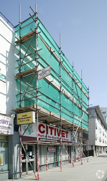 249-251 Mile End Rd, London for lease - Building Photo - Image 3 of 3