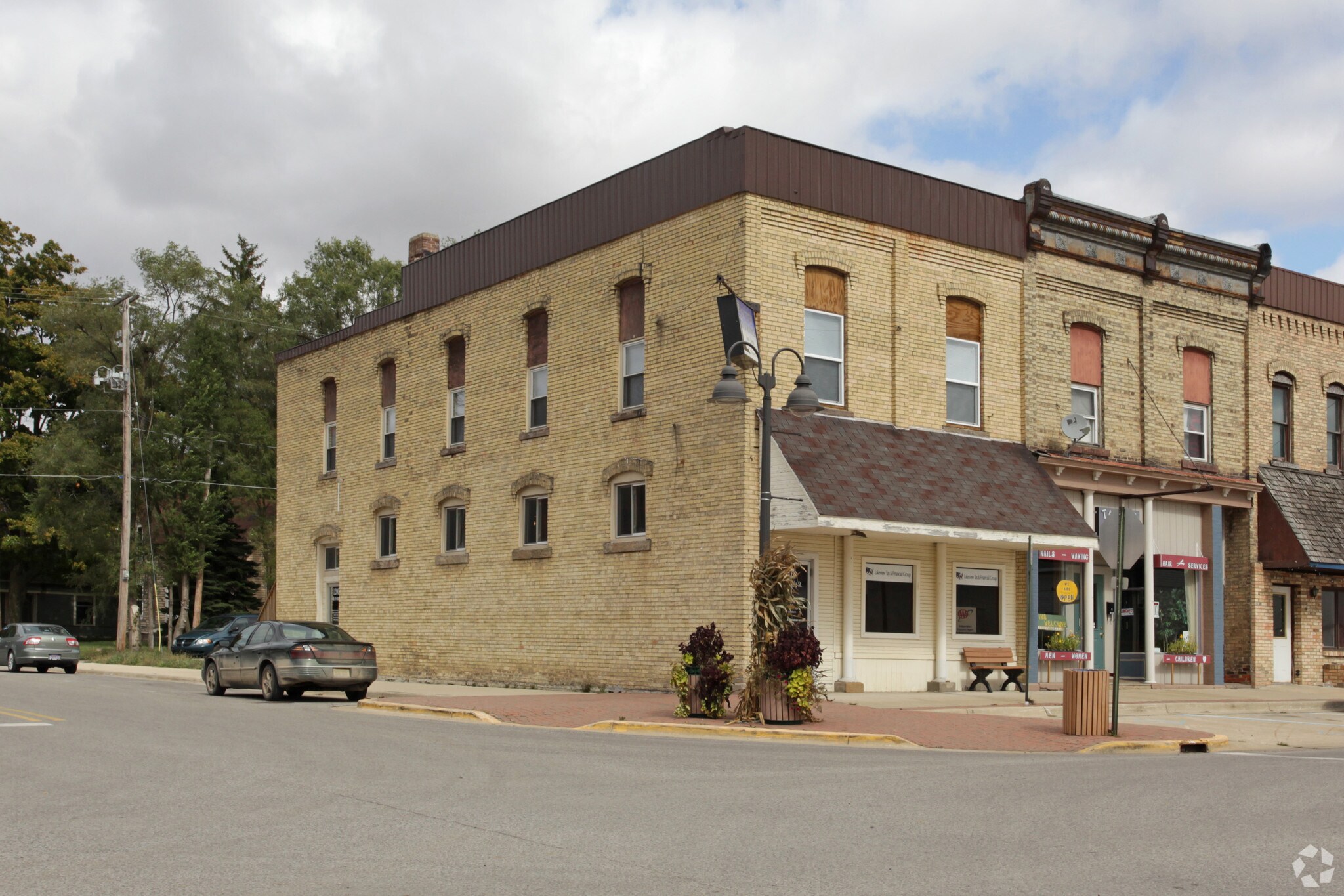 1001 Tupper Lake St, Lake Odessa, MI 48849