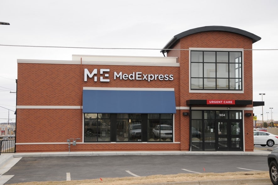 1834 SW Wanamaker Rd, Topeka, KS for sale - Building Photo - Image 2 of 5