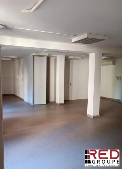 Office in Aix-en-Provence for sale - Building Photo - Image 2 of 5