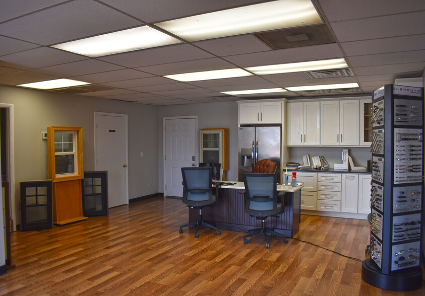 1330 Foster Ave, Nashville, TN for lease - Building Photo - Image 3 of 15