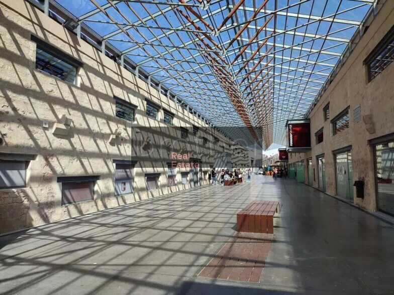 Office in Bordeaux for lease - Building Photo - Image 2 of 8