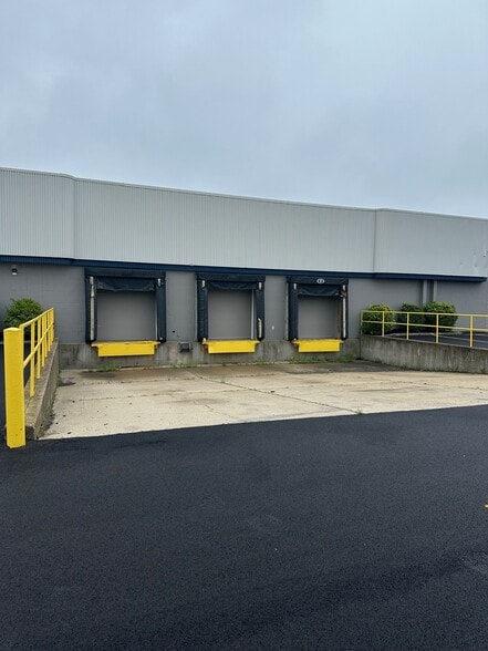 91-101 Benbro Dr, Cheektowaga, NY for lease - Building Photo - Image 2 of 12