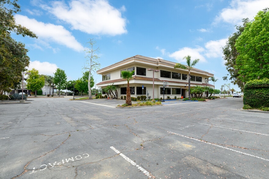 1327 Del Norte Rd, Camarillo, CA for sale - Building Photo - Image 3 of 12