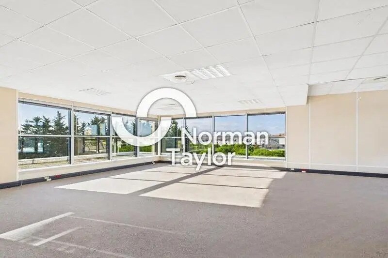 Office in Montpellier for lease - Building Photo - Image 1 of 12