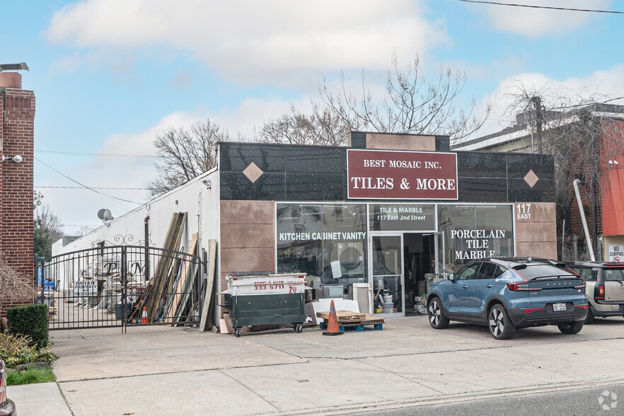 117 E 2nd St, Mineola, NY for sale - Primary Photo - Image 1 of 1