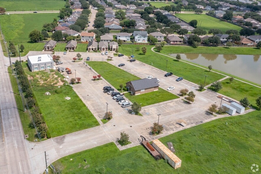 5232 Reading Way, Rosenberg, TX for sale - Building Photo - Image 2 of 13