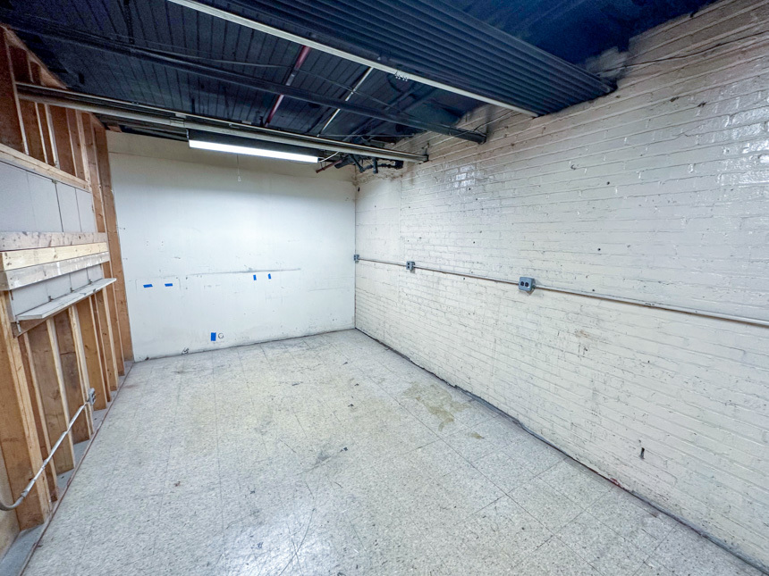 1020 Cedar Ave, St Charles, IL for lease Interior Photo- Image 1 of 4