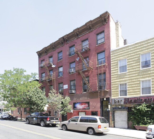 273-277 Grand St, Brooklyn, NY for lease - Primary Photo - Image 1 of 2