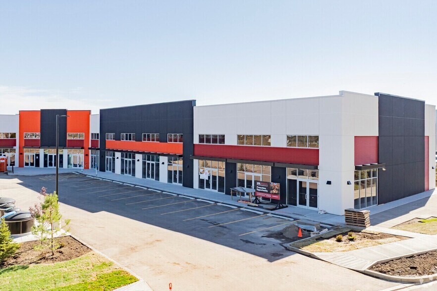 152 Southbank St, Okotoks, AB for lease - Building Photo - Image 3 of 5