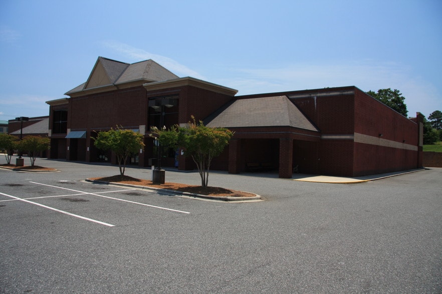 17001 Kenton Dr, Cornelius, NC for sale - Building Photo - Image 1 of 1