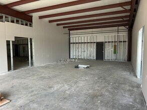 2500-2502 SW 14th St, Bentonville, AR for lease Building Photo- Image 2 of 5
