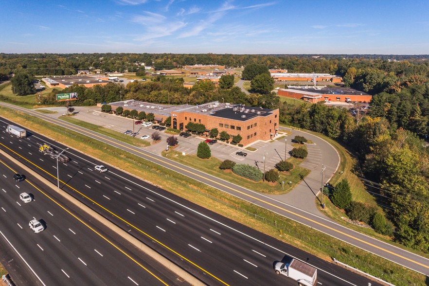 780-784 Plantation Dr, Burlington, NC for sale - Building Photo - Image 1 of 1