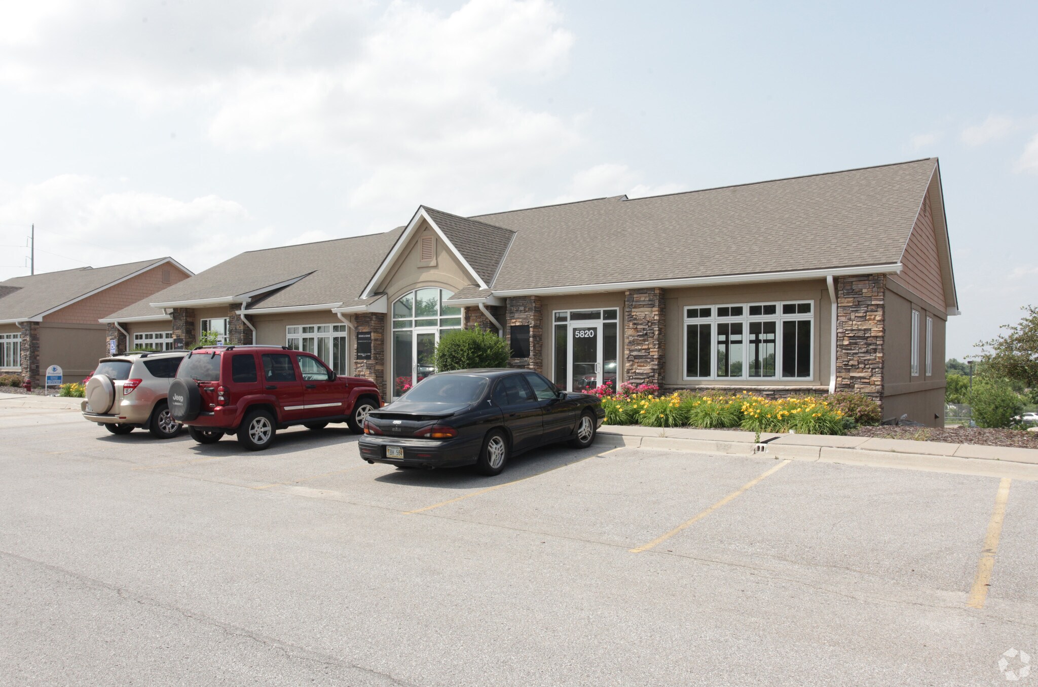 5832 S 142nd St, Omaha, NE for sale Building Photo- Image 1 of 1