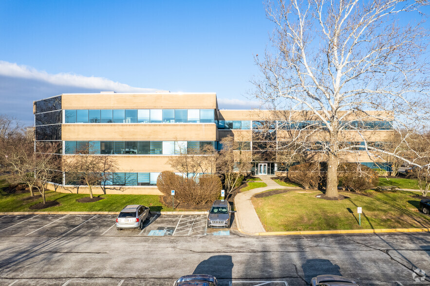 925 Harvest Dr, Blue Bell, PA for lease - Building Photo - Image 1 of 33