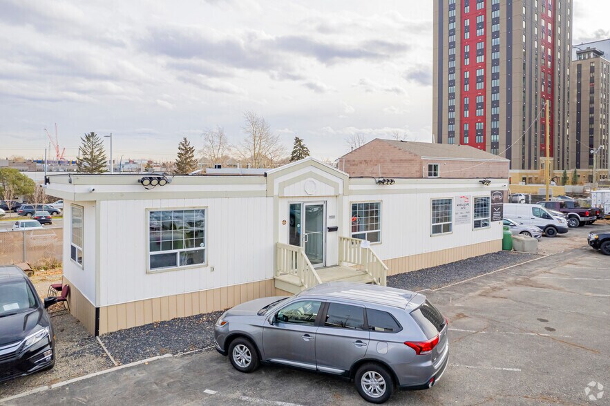 5530 MacLeod Trail, Calgary, AB for sale - Building Photo - Image 1 of 1