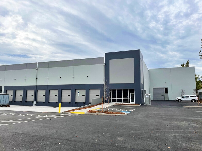 16935 SE 120th Ave, Clackamas, OR for lease - Primary Photo - Image 1 of 7