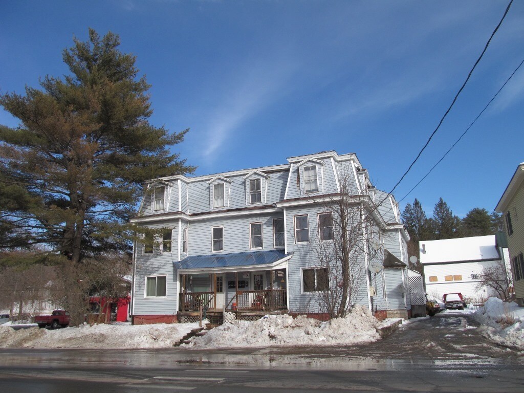 155 N Main St, Newport, NH 03773