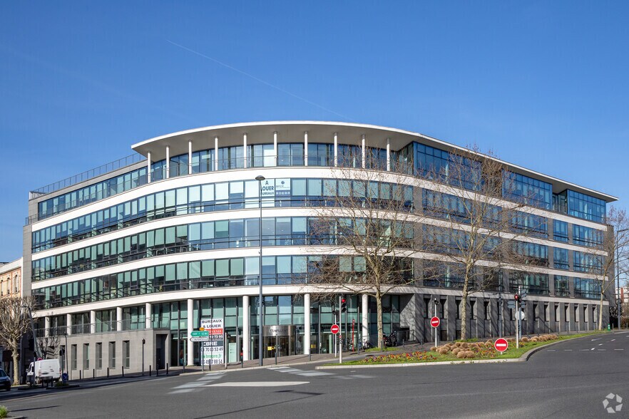 Office in Maisons-Alfort for lease - Primary Photo - Image 1 of 6