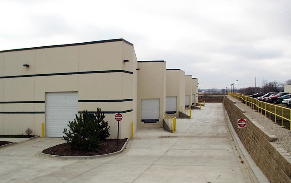 5100 Prime Pky, Mchenry, IL for lease - Building Photo - Image 2 of 5
