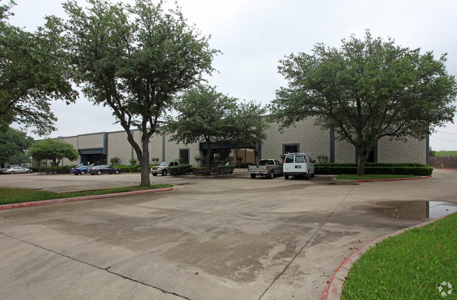 4251-4257 Kellway Cir, Addison, TX for lease - Building Photo - Image 3 of 5