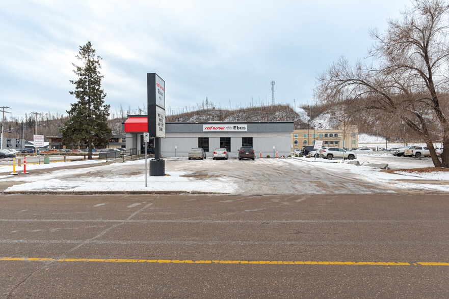 10013 MacDonald Ave, Fort McMurray, AB for lease - Building Photo - Image 2 of 10