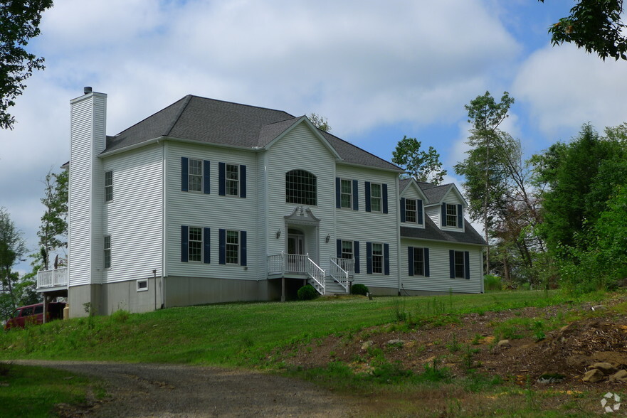 245 E Old Sturbridge Rd, Brimfield, MA for lease - Primary Photo - Image 1 of 2