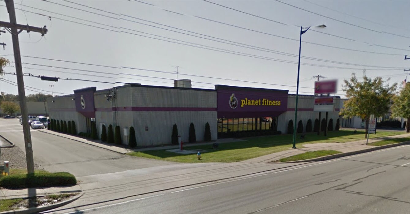 516 E Lewis and Clark Pky, Clarksville, IN for sale Building Photo- Image 1 of 1