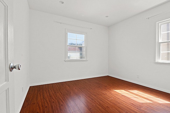 8521 Saturn St, Los Angeles, CA for sale - Interior Photo - Image 3 of 12