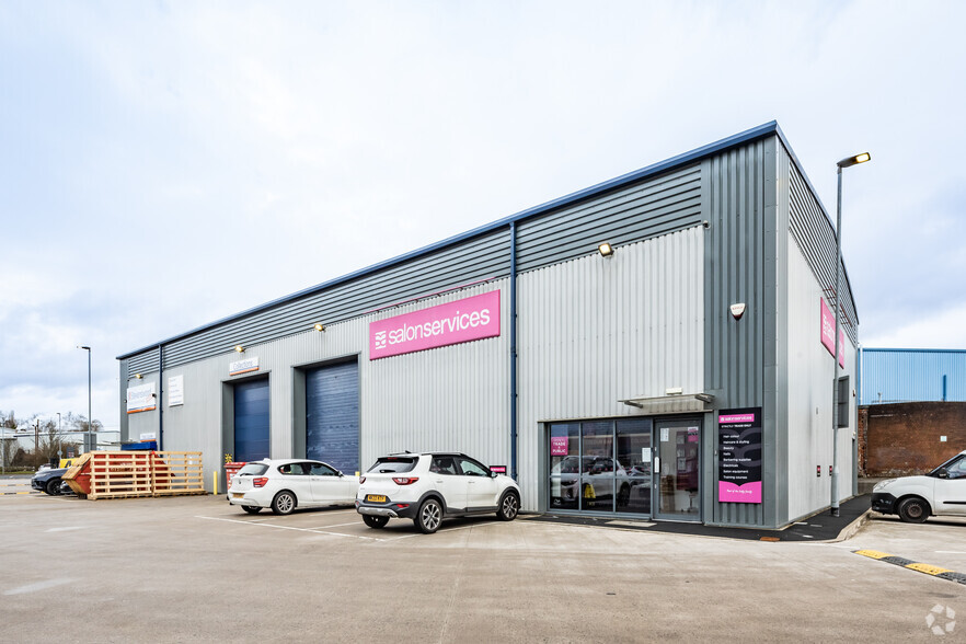 Drury Ln, Oldham for lease - Primary Photo - Image 1 of 3