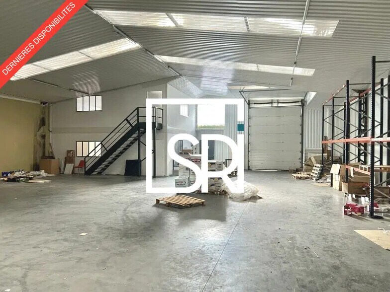 Industrial in Riom for lease - Building Photo - Image 3 of 10