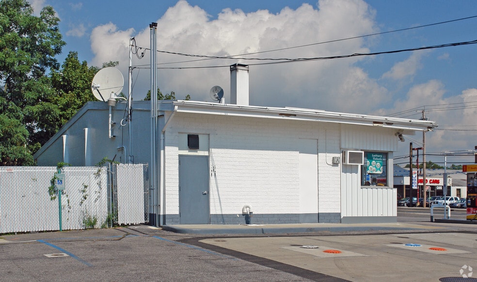 494 Medford Ave, Patchogue, NY for lease - Building Photo - Image 2 of 3